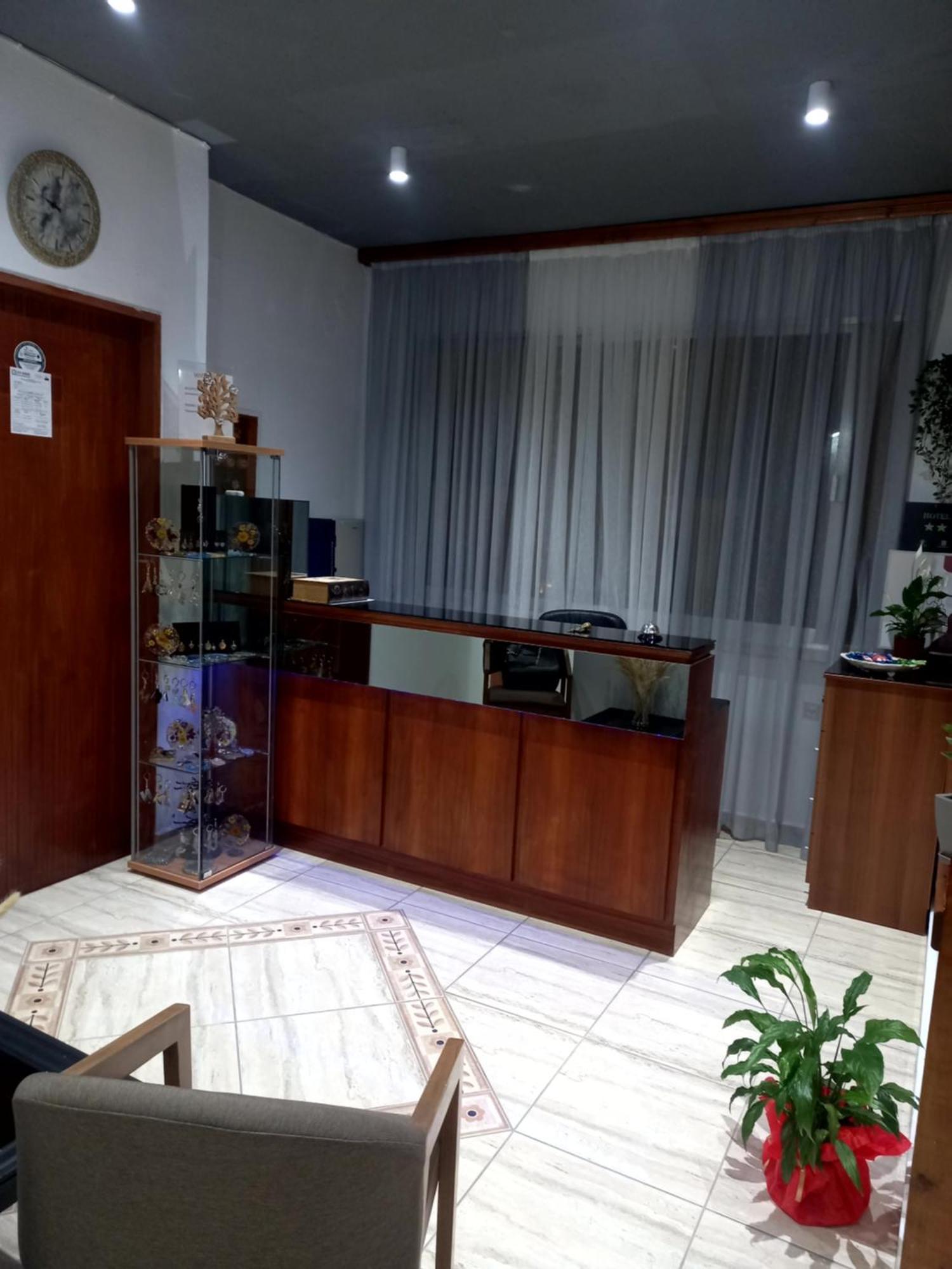 Hotel Tainaro Loutra Aidhipsou Exteriör bild