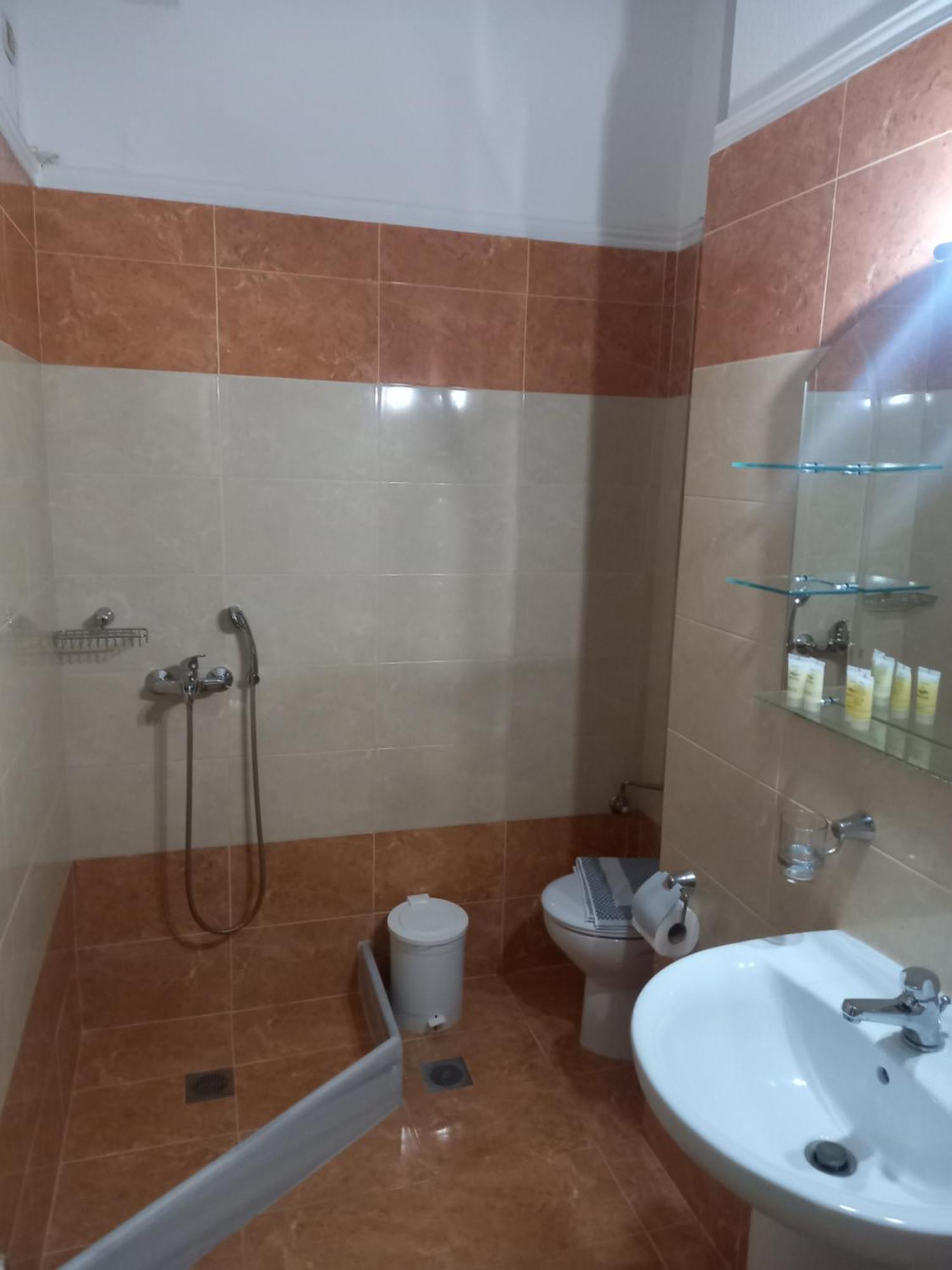 Hotel Tainaro Loutra Aidhipsou Exteriör bild