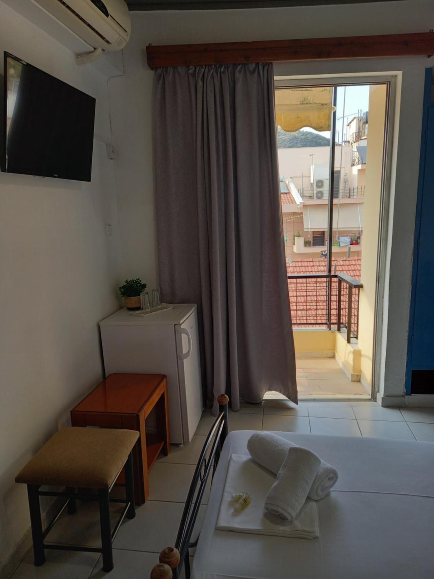 Hotel Tainaro Loutra Aidhipsou Exteriör bild