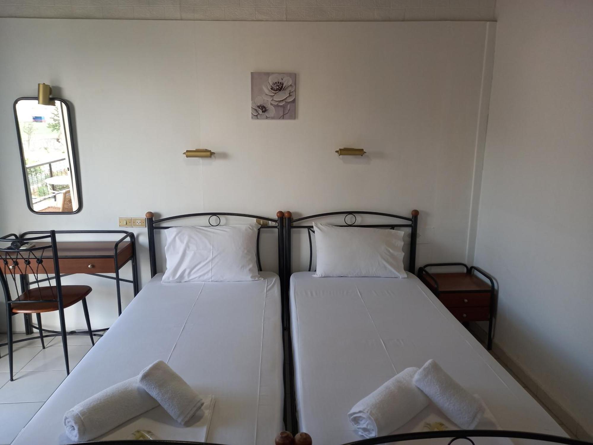 Hotel Tainaro Loutra Aidhipsou Exteriör bild